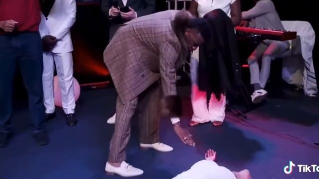 Prophet Passion Java Does The Harlem Shake To Get A Demon Out Of A Woman смотреть онлайн