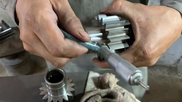 Rebuilding CAT 950E Wheel Loader Transmission Pump | Repairing CAT Wheel Loader Transmission Pump