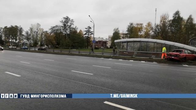 На Партизанском проспекте произошло ДТП с участием маршрутки. подробности в описании смотреть онлайн
