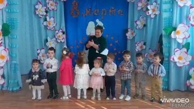 В детском саду прошёл утренник. смотреть онлайн