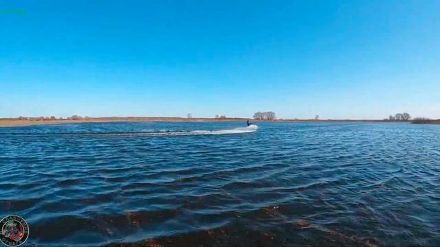 Кайтсерфинг весной на полях. Заливные луга -2 смотреть онлайн