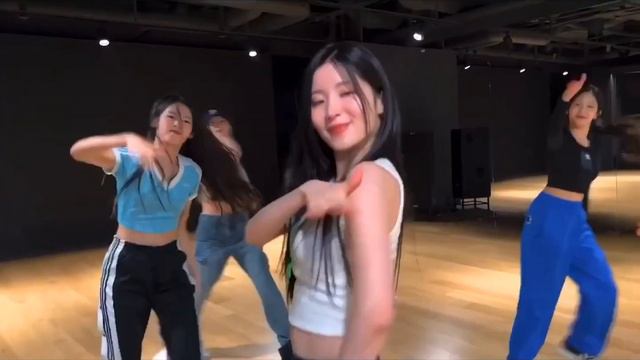 танец (Butter Up-Baby Monster) не офф. видео