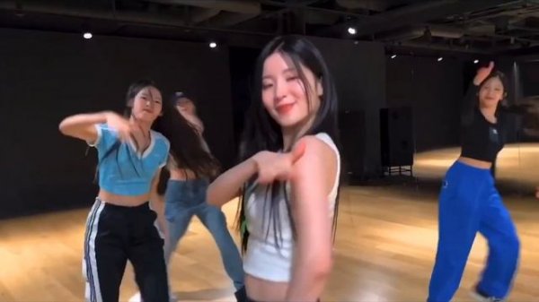 танец (Butter Up-Baby Monster) не офф. видео