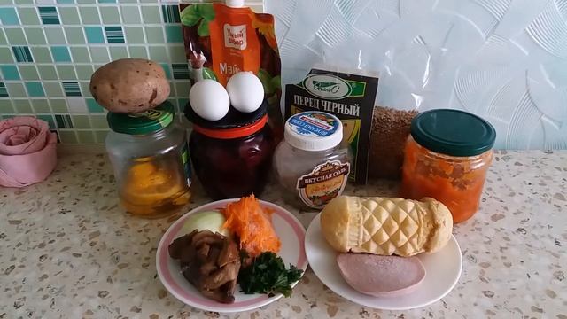 Борщ красный. Каша гречневая с поджаркой из колбасы и овощей. смотреть онлайн