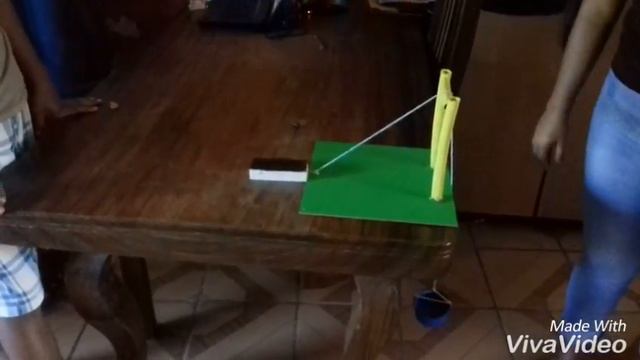 Las tres Leyes de Newton aplicadas en un trabajo. смотреть онлайн