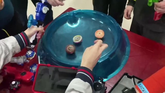 ЛУЧШИЕ БЛЭЙДЕРЫ НА ТУРНИРЕ ПО БЕЙБЛЭЙДУ / Бейблэйд Бёрст / Beyblade Burst
