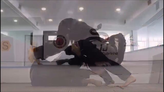 Carlos Cobrinha ensina truques para passar a guarda no Jiu-Jitsu смотреть онлайн