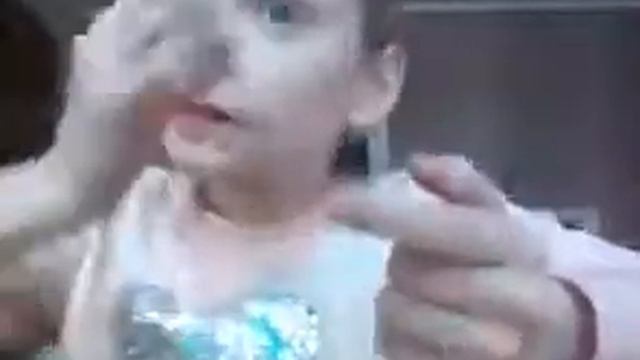 Пытаюсь надеть линзы но не получается !!!:( смотреть онлайн