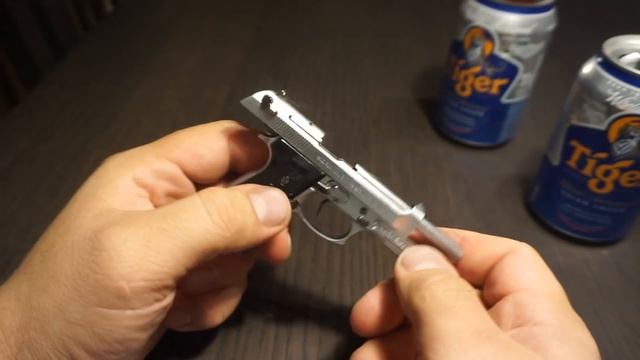 Shooting miniature Beretta M92 смотреть онлайн