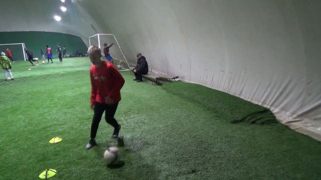 Прием мяча. Тренировка 7 упражнение 4 левая нога смотреть онлайн