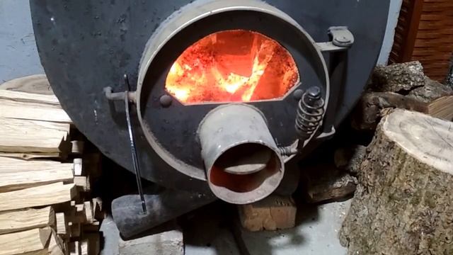 Уютный домик хижина с потрескивающим камином звуки природы Relaxing смотреть онлайн