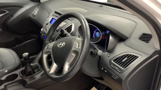 Hyundai ix35 1.7 CRDI Premium Walkthrough смотреть онлайн