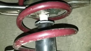 Универсальный способ зажать шток амортизатора. Лайфхак