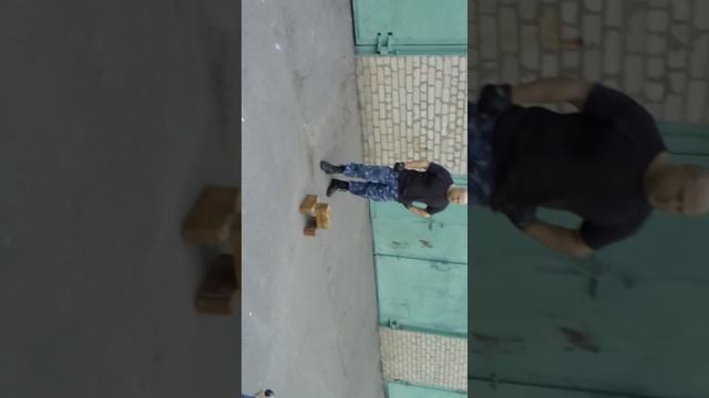 Как разбить кирпич одним ударом? смотреть онлайн