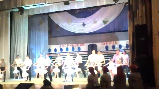 танец Папы с дочками 26 04 2014 смотреть онлайн