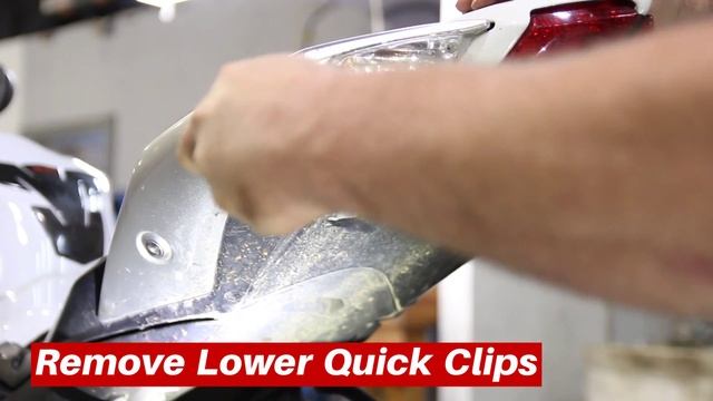 How To - 08 09 Suzuki GSXR 600 Fuel Tank and Tail Fairing Removal смотреть онлайн