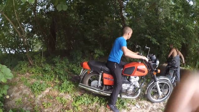 ИЖ Планета 5 и ИЖ 49. Выбрались на пикник.