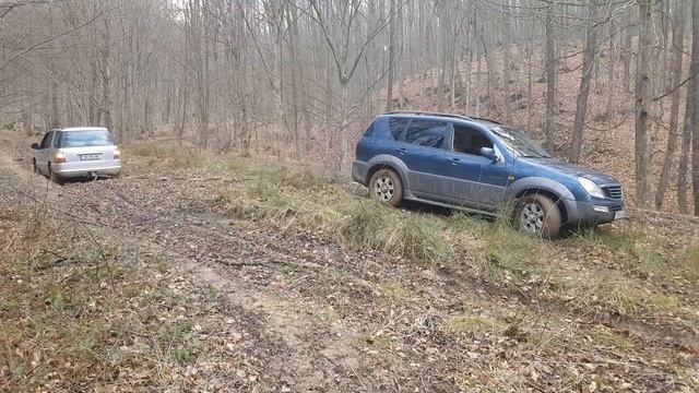 Ssangyong Rexton 2.9 CRD 4x4 vs Mercedes ML 270 смотреть онлайн