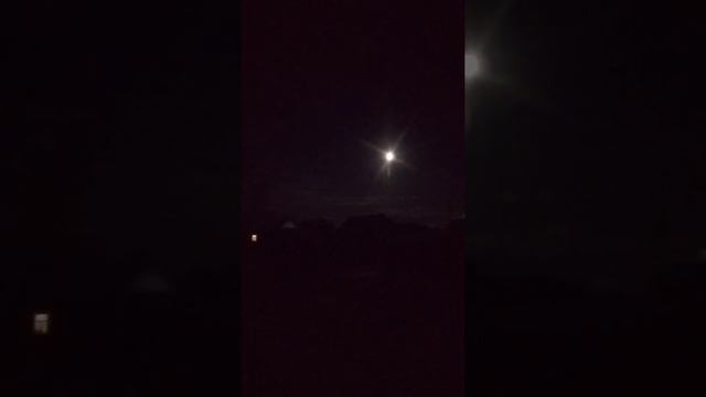 Луна лунявая... Сколько звёзд на небе понатыкано... смотреть онлайн