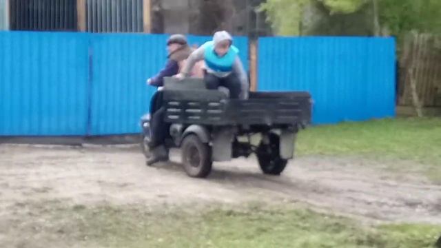Муравей с новым мотором смотреть онлайн
