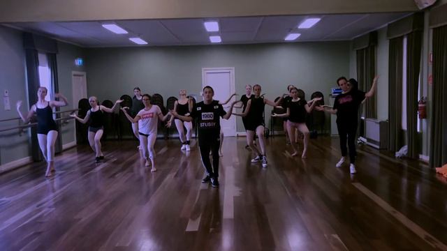 Iggy Azalea - KREAM x John O'Kelly Choreography смотреть онлайн