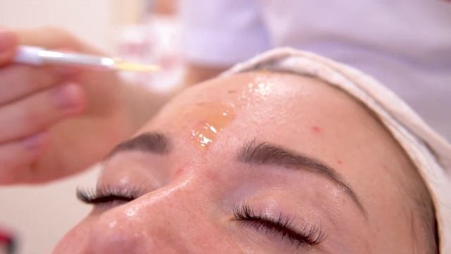 HydraPeeling від французького бренду Guinot смотреть онлайн