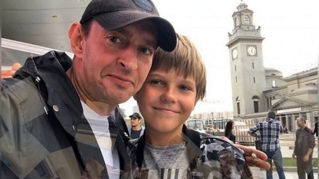 Уже выше отца: как выглядит и чем занимается сын Константина Хабенского, который уже живёт в России смотреть онлайн