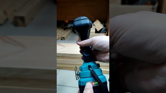 Шуруповерт VS винтоверт - тест на закрутку 200 мм самореза - кто быстрее? #Shorts смотреть онлайн