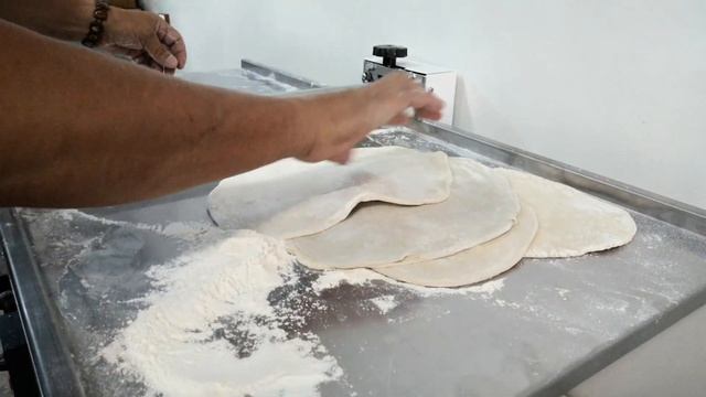 Тестораскаточная машина электрическая | Раскатка для теста | Тестокаталка | Тестораскатка смотреть онлайн