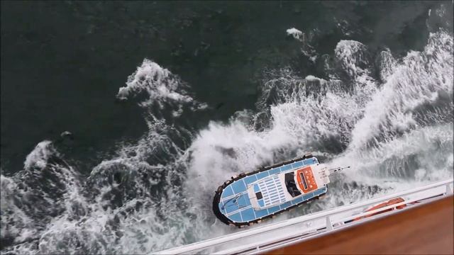 Embarkation and disembarkation of the pilot (Посадка и высадка лоцмана) смотреть онлайн