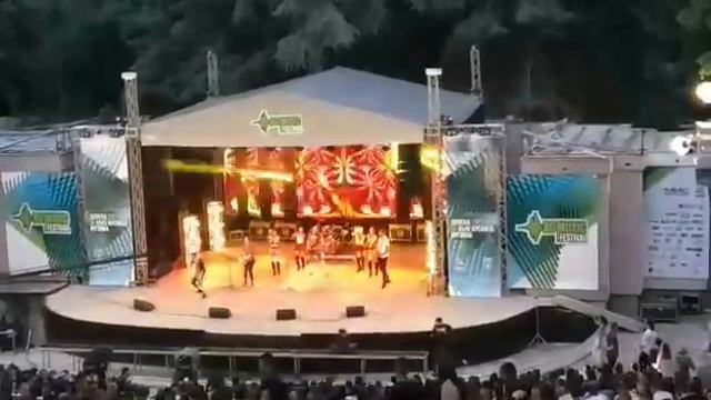 "Известен музикант" се преби на сцената на BG Music Festival смотреть онлайн