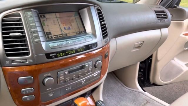 2005 Lexus LX470 Start Up And Pushing Buttons ( 1 )