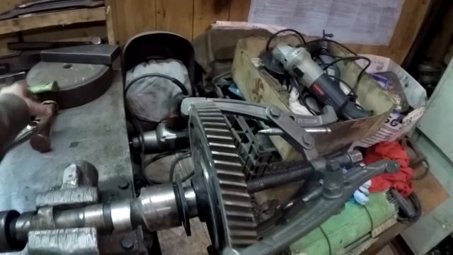 Снятие плиты ГРМ Ямз-238 ч.2. Замена шестерён. Ремонт Урал лесовоз. смотреть онлайн