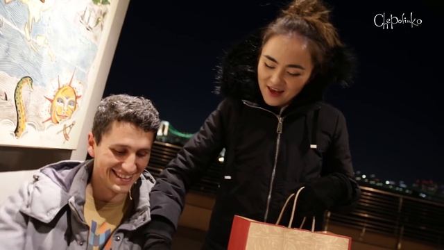 Отдыхаем на искусственном острове Одайба после рабочего дня смотреть онлайн