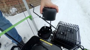 Снегоуборщик RedVerg RD-240-65 в работе. Как запустить бензиновый самоходный cнежник