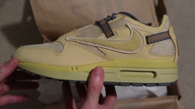 TRAVIS SCOTT CACTUS JACK X NIKE AIR MAX 1 SATURN GOLD SNEAKER UNBOXING смотреть онлайн