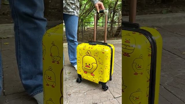 Чемодан детский пластиковый 4-х колесный "Утка" PH11041, ручная кладь размер S. смотреть онлайн