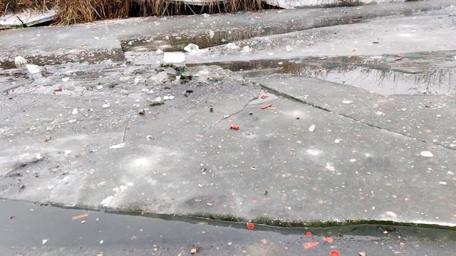 ? ЭКСПЕРИМЕНТ: ПЕТАРДА vs ЛЁД ❄️ Тест ПЕТАРД на ЛЬДУ и под ним?ГРАНАТА, Петарды И РАКЕТЫ во Льду❄️ смотреть онлайн