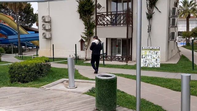 Justiniano Deluxe Resort 5 Алания Турция, иду от номера до столовой и к морю. Апрель, 2021