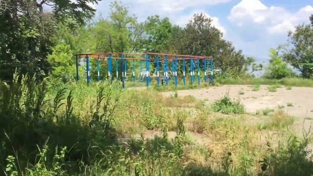 Строительство новой баскетбольной площадки рядом с существующей смотреть онлайн