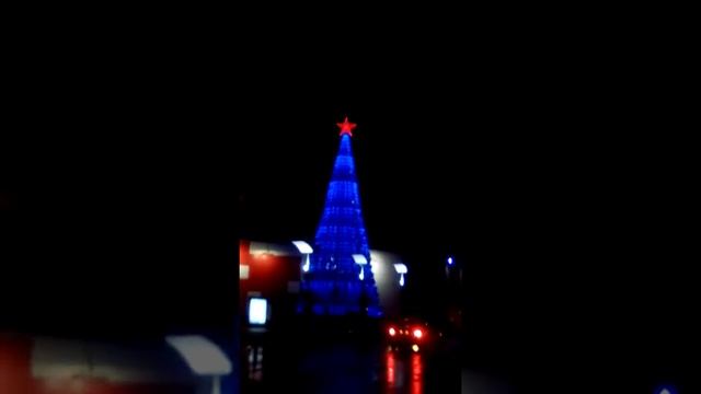 Елка новогодняя около трк красная площад Анапа смотреть онлайн