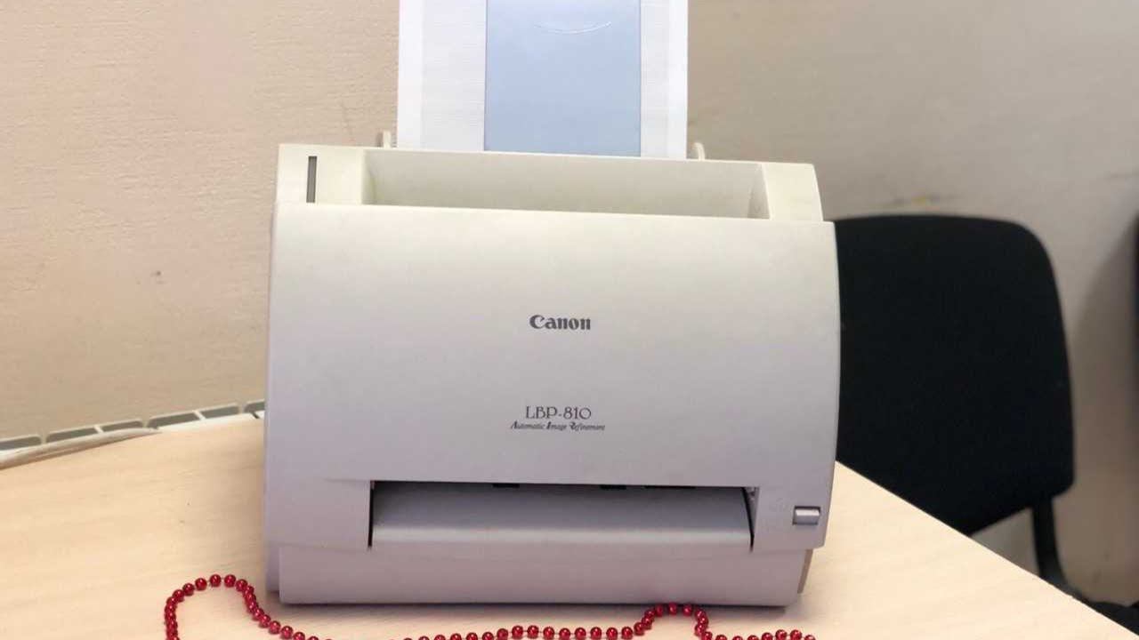 Как разобрать принтер Canon LBP 800 L10571E. Раскручиваем и снимаем облицовку принтера. смотреть онлайн