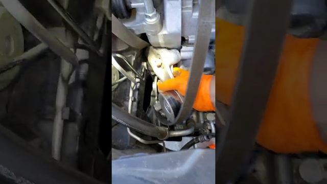 Honda civic 2008 1.8 Como cambiar bomba de agua tensor y alternador смотреть онлайн