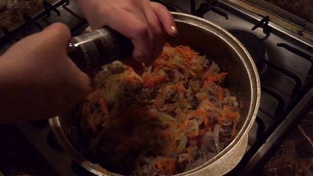 Куриные желудочки с рисом. смотреть онлайн