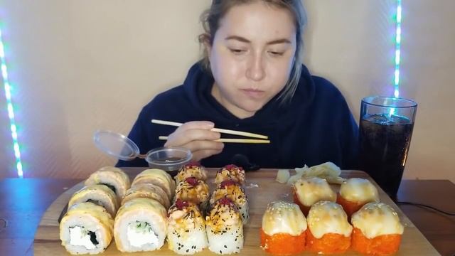 РОЛЛЫ СУШИ НОВИНКА ПОДПАЛЕННЫЙ ЛОСОСЬ СЫР АСМР МУКБАНГ| SUSHI ROLLS SALMON CHEESE MUKBANG ASMR  먹방