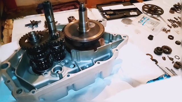 Suzuki TU250 / GN250 Engine Rebuild / Part #01 смотреть онлайн