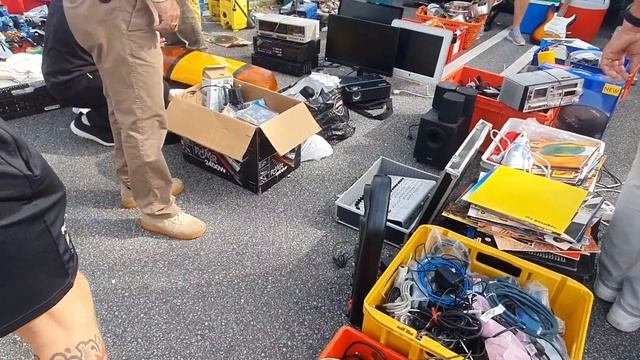 Блошиный рынок либо Барахолка в Германии (Flohmarkt /Trödelmarkt). Что мы взяли.