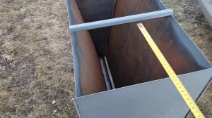 ?Бункерная кормушка для откорма свиней на две стороны