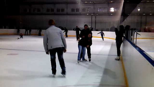 Жена на коньках смотреть онлайн