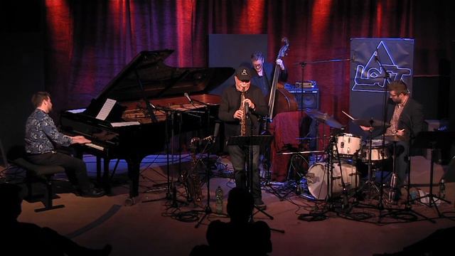 Dominik Raab Quartet live@Loft Cologne feat. Tony Lakatos, Doug Weiss and Billy Test смотреть онлайн